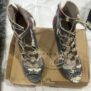 Zara Women's Snakeskin Lace-Up Heels - Black and Cream